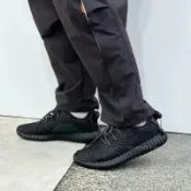 ADIDAS YEEZY BOOST 350 'PIRATE BLACK' 椰子鞋 海盜黑 BB5350【彼得潘】