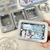 (店+)INS風銀色咕咕鐵盒 馬口鐵收納盒 掀蓋開窗 貼紙收納 小卡咕卡 開窗鐵盒 隨身收納 圓形鐵盒 桌面雜物 小盒子