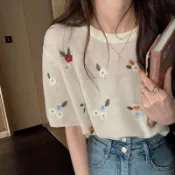 [現貨速髮]女生短袖 學生半袖 胖MM上衣 正韓女裝 夏新款韓版大碼重工刺繡小花短袖 冰絲薄款寬鬆圓領短t 針織別緻上衣