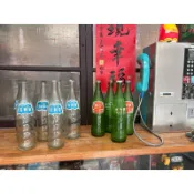 早期 收藏 柑仔店 老 玻璃瓶 有附防塵蓋 老汽水瓶 已經清潔 台豐汽水 黑松汽水 吉利果 黑松沙士 懷舊場景 拍戲佈置