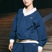 【Sharkhead】現貨 Nike 長袖 上衣 V領 深藍 小勾 刺繡 FV7650-480 素色 基本款 撞色