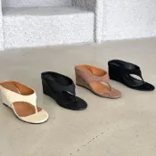 👡正韓新款｜4色麂皮皮質夾腳楔型中跟拖鞋・7cm顯高款・夏季百搭涼鞋｜韓國代購・免運〃HITOMI〃