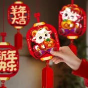 新年現貸💥2027羊年元旦新年過年裝飾品雙面盆景小掛件春節家用佈置發財掛飾