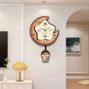 💯精品推送💯奶油風蠟筆小新掛鐘裝飾畫客廳餐廳時鐘創意可搖擺led燈創意掛鐘