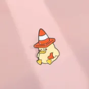 可愛卡通 Psyduck 琺瑯胸針創意個性鴨子金屬徽章帶交通錐背包服裝配飾送給朋友的禮物