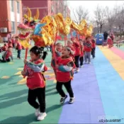 【派對錶演】兒童舞龍 舞獅道具 兒童龍頭 九節龍 幼稚園 舞臺錶演 綢緞佈龍 超輕龍燈 4人 6人 9人 11人 舞龍定