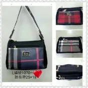 名牌精品 Merry duck多拉鍊 時尚風情包 25*18 附長帶 犧牲價 899含運