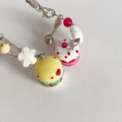 and snow room ᜊﬞﬞ  現貨🍰 草莓甜心蛋糕 手機鏈可愛飾品少女心串珠小叉子 卡冊吊飾