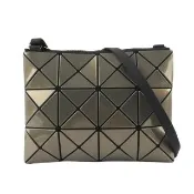 【ISSEY MIYAKE 三宅一生】BAO BAO LUCENT 3X4 金屬亮面雙色斜背包(卡其/淺卡其)