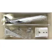 1/200 紐西蘭航空 Air New Zealand Boeing 777-300ER 實心塑膠模型
