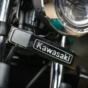 萬物優選鋪 快速出貨 台灣現貨川崎Z900RS油箱保護貼 適用於kawasakiZ900RS改裝車貼機車 Z900RS 機車置物 前叉避震反光