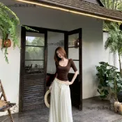 咖啡色方領修身短袖上衣 白色抽繩高腰半身長裙兩件式套裝 女裝顯瘦垂墜大裙擺 夏季休閒約會度假百搭穿搭推薦款式 小個子顯高