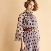 【iROO】點點傘狀摺上衣