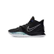 (店+)【NIKE 耐吉】CQ9327-002 Nike Kyrie 7 BK Black 黑白主題 減震防滑耐磨包裹性支撐 中幫 Air Zoom Turbo 實戰籃球鞋 男女同款 黑白灰 國內版 nike男鞋 男運動鞋 nike女鞋 運動鞋女 休閒鞋