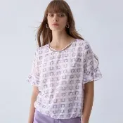 【ILEY 伊蕾】幾何印花織帶雪紡上衣(淺紫色；M-XL；1241181403)