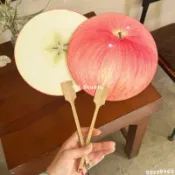 台灣出貨🪭 夏日水果手繪風蘋果團扇 夏日清涼甜甜扇子 送閨蜜禮物暖場道具扇 手扇 手工扇子 編織扇子 小紅書扇子 手扇