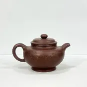 (店+)【御古齋】中國宜興 梨皮壺 喜上梅稍 朱泥壺 紫砂壺 福記 手工拉胚撰刻壺 有落款 茶道精品 011401