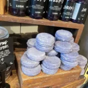 現貨 新版LUSH跳躍杜松薰衣草洗髮餅 洗髮皂 香皂 55g 英國採購 海水正藍 小紅帽 頭皮達人皆有販售 歡迎聊聊詢問