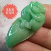 🐒厚道招財 好彩頭🐒天然緬甸玉 A貨 翡翠-果綠 精雕 靈猴抱桃 現貨特價 翡翠猴子採桃 靈猴獻壽 洪福齊天