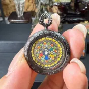 直播間同價-（已開光）2.5cm手繪六字箴言壇城唐卡護身符曼荼羅淨化磁場積累福報庇護安寧