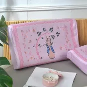 【PETER RABBIT 比得兔】60支天絲護頸乳膠兒童枕1入-奇幻花園(乳膠枕/工學枕/枕頭/比得兔與V&A博物館)