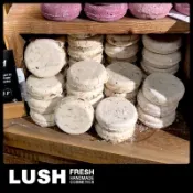 隔日達 LUSH 頭皮達人洗髮餅 洗髮皂 香皂 洗髮精 55g 英國採購 小紅帽 海水正藍 跳躍杜松 皆有販售