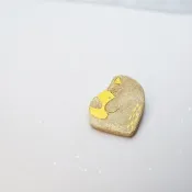 Rainbow-neo 當我是隻虫子還能被擁抱著 陶土別針 擴香胸針E-001