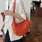相機包 單眼相機包  收納袋 大容量 防水 防撞新款流行尼龍布斜挎包女2025新款休閒單肩學生上課通勤餃子包