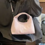 【唯家】絨面 字母刺繡 餃子包 2026新款 洋氣百搭手拎包 小衆設計 休閒斜挎包包