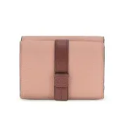 【LOEWE 羅威】Trifold 柔軟粒面小牛皮 三褶 皮夾 中夾 短夾 皮夾 胭脂色 桃花心木色