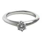 【Tiffany&Co. 蒂芙尼】經典鉑金鑲鑽六爪鑽石戒指(銀色29258198)