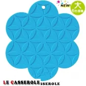 【i郵購】【LE CASSEROLE】花開富貴 環保矽膠止滑隔熱墊_天空藍_台灣製