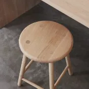 Moto 慕特全橡木圓椅凳
