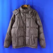 男【美國百年品牌 Levi's】70%羽絨 咖啡色 連帽羽絨外套 M號