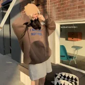 現貨 ⓇⒺⓃⒶ｜冬日保暖指南📎｜大地色字母圓領大學T_加絨/大地色/顯瘦/中長款/長袖上衣/大學T【R21059】