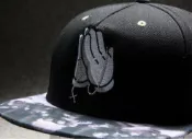 FINDSENSE服飾 潮流 版帽 snapack 周湯豪 祈禱 宗教 創意 原創設計 最後的晚餐