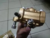 Fzr原廠左前卡鉗、整新品