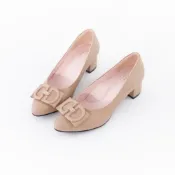 (店+)【DREAMS SHOP】寬楦氣墊_MIT真皮水鑽雙D釦尖頭低跟鞋 奶茶 大尺碼女鞋37-45 高跟鞋