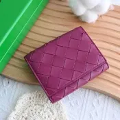 【BOTTEGA VENETA 寶緹嘉】簡約經典手工編織小羊皮翻蓋信用卡夾零錢包(紫紅)