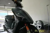 Dr. Color 玩色專業汽車包膜 Kymco G5 黑carbon_前面板