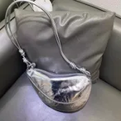 MOMO小衆高級餃子包女2025爆款軟皮百搭斜挎包時尚單肩腋下通懃包DYJ☆