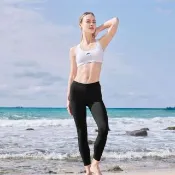【MARIUM】女生泳褲 長泳褲 潛水褲 水母褲 衝浪 游泳 水母褲 素色泳褲 黑色(MAR-24852)