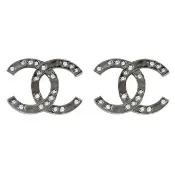【CHANEL 香奈兒】經典鑲嵌水鑽雙C LOGO貼耳針式時尚耳環(銀)