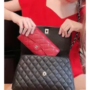 Chanel 紅色魚子醬銀釦長夾