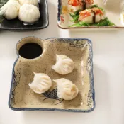 🏠盤子 陶瓷盤 日式餃子盤子陶瓷 耐高溫 帶醋醬料碟四方盤子 家用復古風格商用餐具