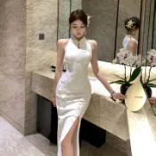 法式聚會派對性感白色掛脖長裙女裝顯瘦彈性圓領露背無袖立體花裝飾中長款緊身洋裝