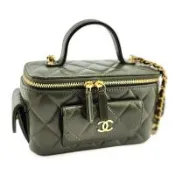 九八成新展示品！CHANEL 綠色菱格紋羊皮金鍊斜背多口袋化妝箱包