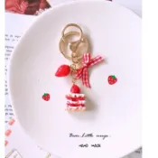 現貨🌈立體草莓🍓迷你蛋糕 蝴蝶結 優質掛勾🍰金色吊飾 鑰匙圈 手機包包掛件/原創設計/聖誕禮物/小禮物