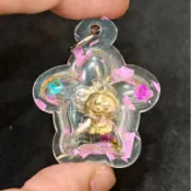 🔥【引爆極致魅力】法術界天王 阿贊Thep 2565年《璀璨粉閃五星心鎖》雙符管十字重疊與多色開光寶石