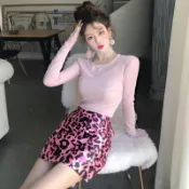 韓版女套裝新款圓領針織長袖T恤搭配桃紅豹紋包臀裙高腰A字短裙